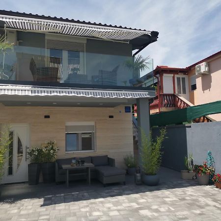 Apartmani Sarm Vir Buitenkant foto
