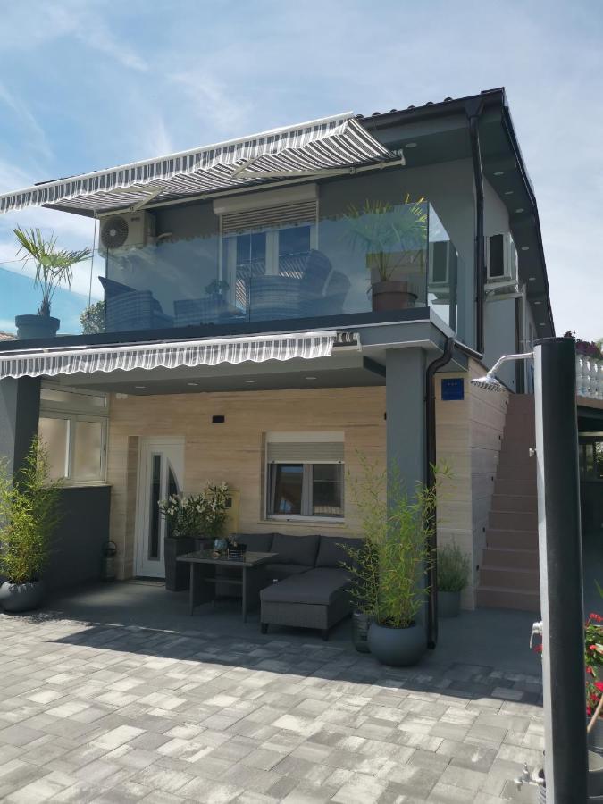 Apartmani Sarm Vir Buitenkant foto