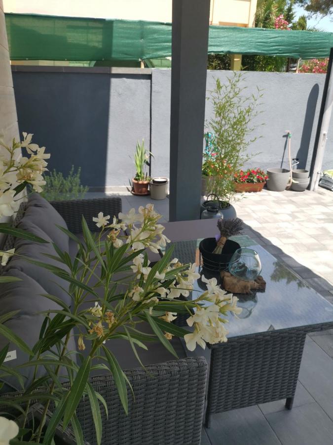 Apartmani Sarm Vir Buitenkant foto