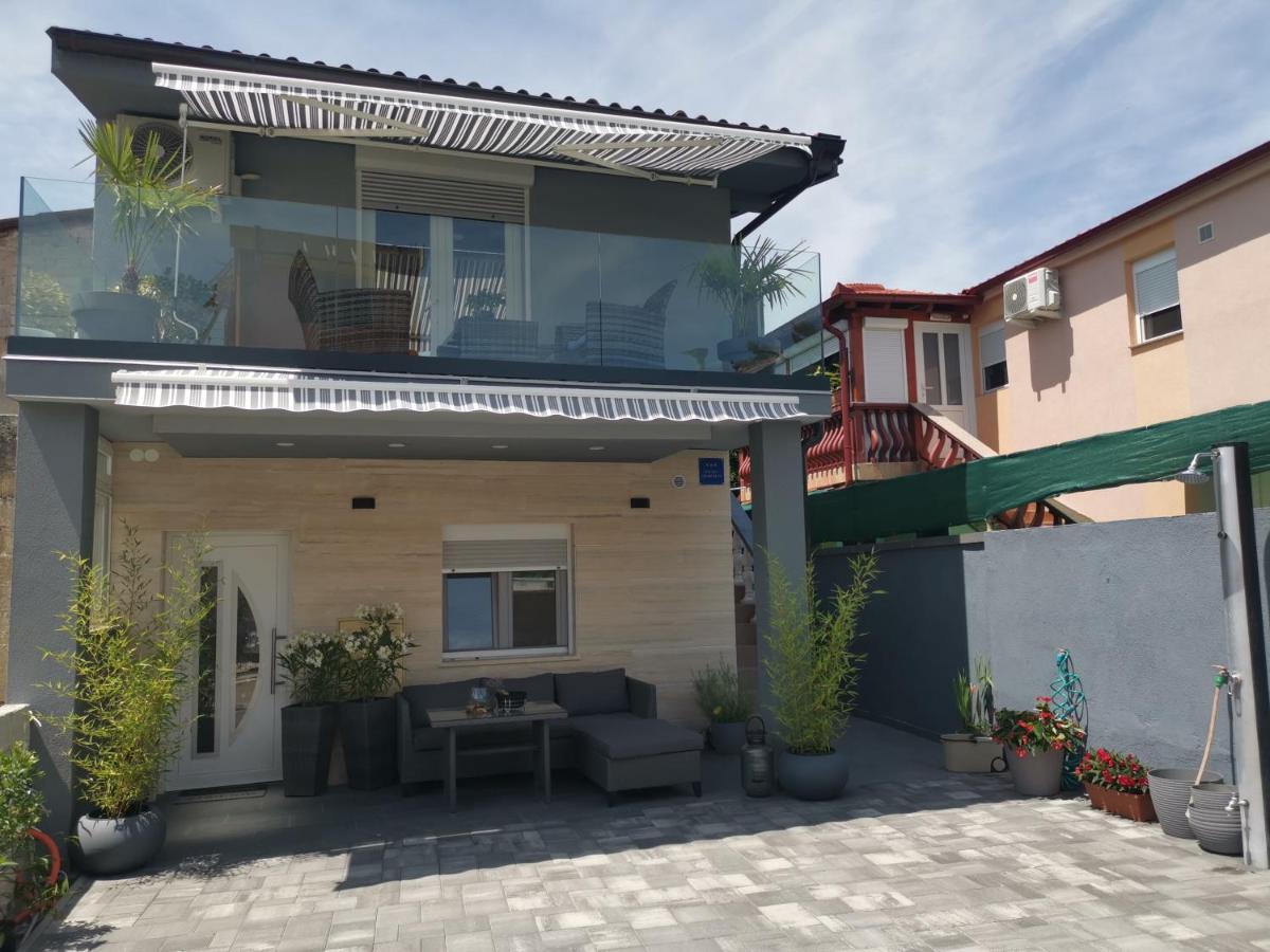 Apartmani Sarm Vir Buitenkant foto