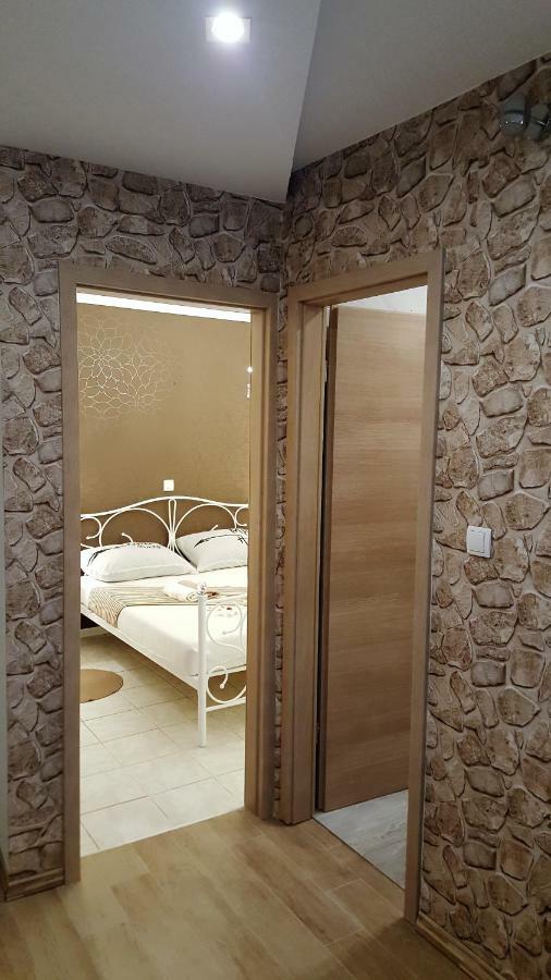 Apartmani Sarm Vir Buitenkant foto