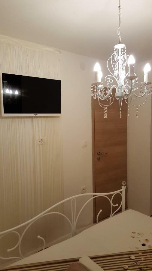 Apartmani Sarm Vir Buitenkant foto