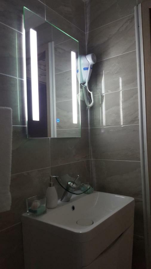 Apartmani Sarm Vir Buitenkant foto