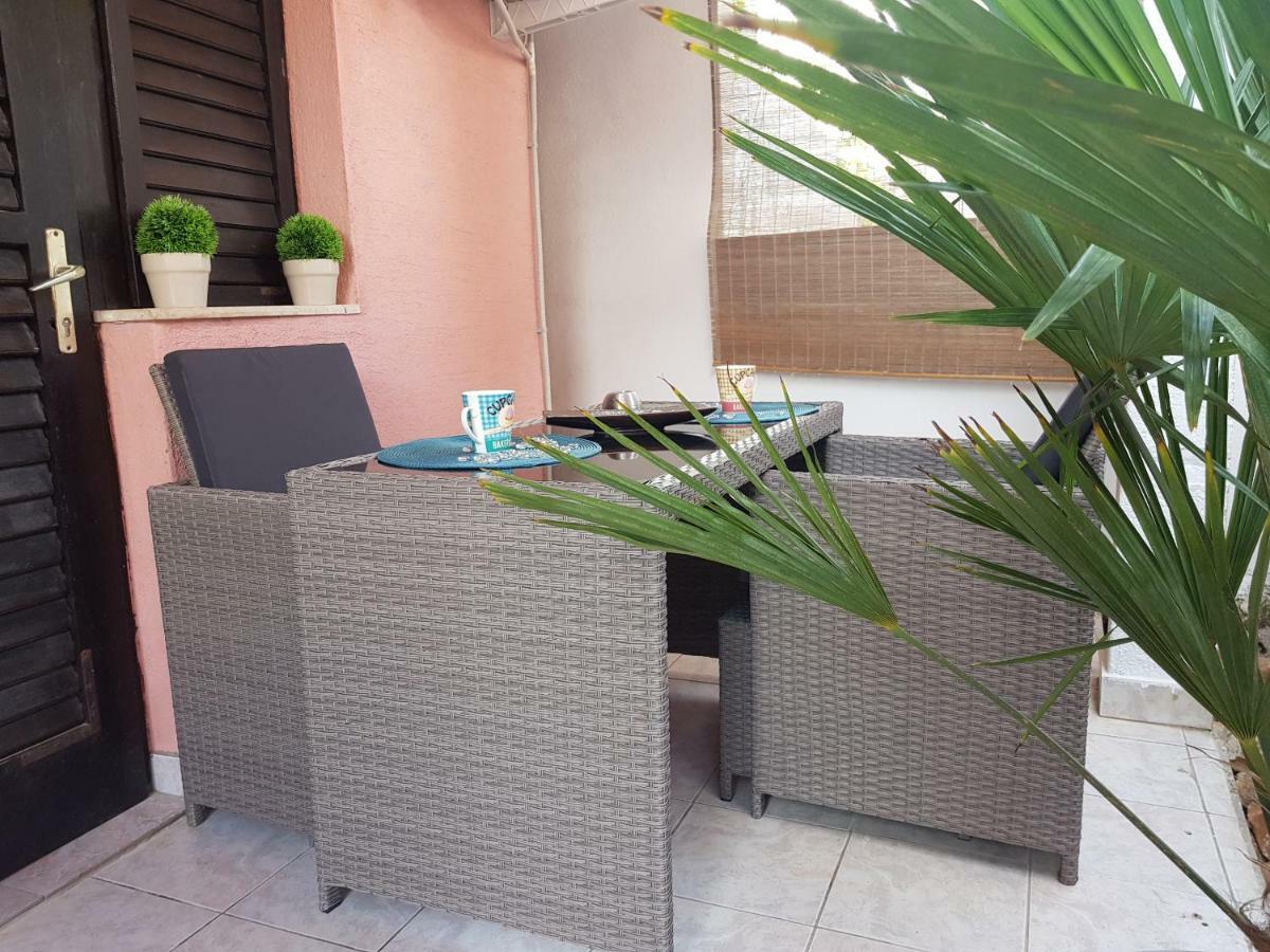 Apartmani Sarm Vir Buitenkant foto