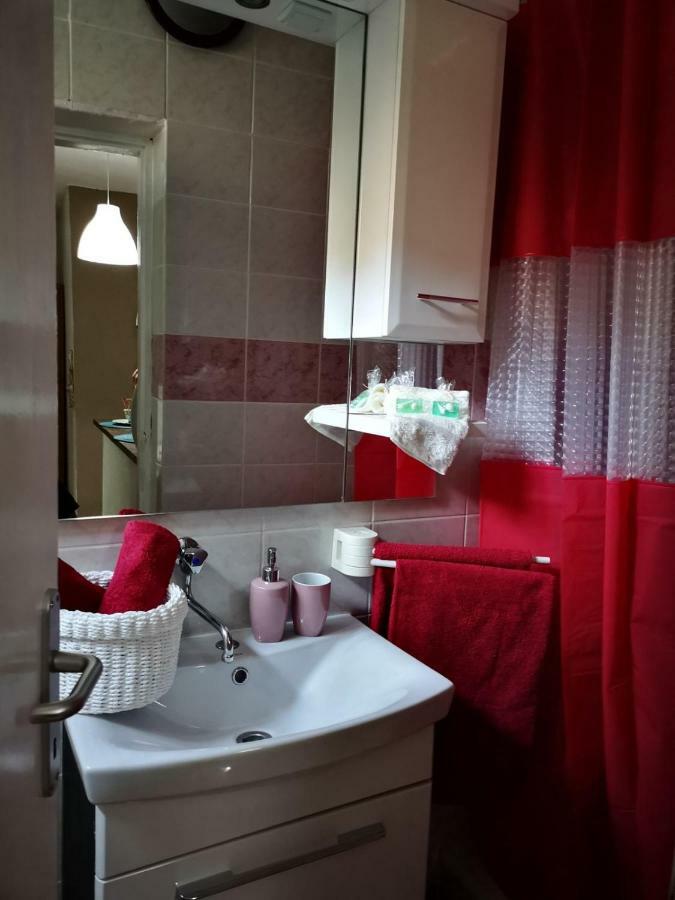 Apartmani Sarm Vir Buitenkant foto